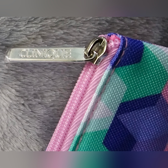 Lot of 4 Cosmetic Pouches/Toiletry Pouches/Travel Pouches - Picture 11 of 11